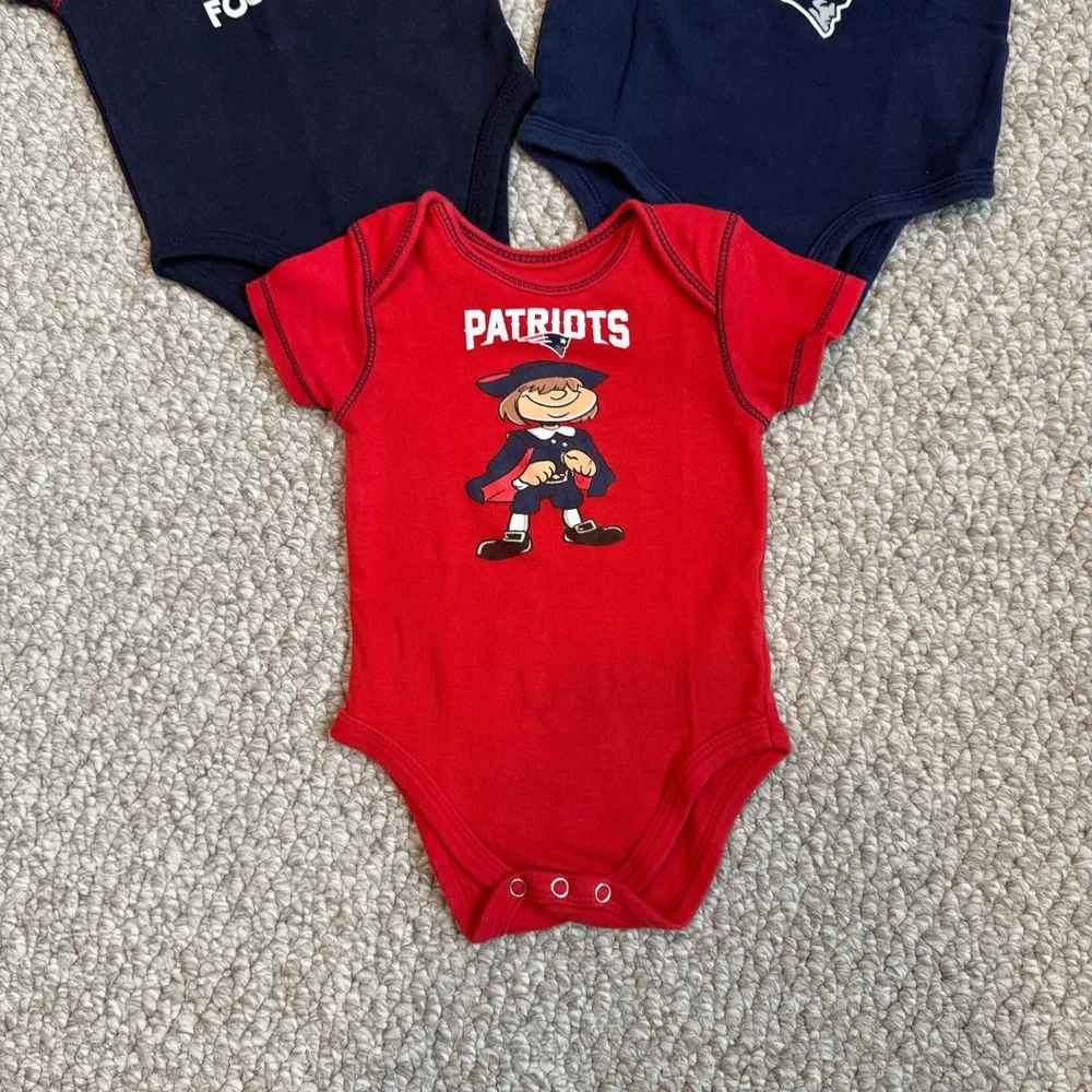 NFL Baby One-Piece Bodysuit Set Patriots Football‎ Size 3-6 Months
